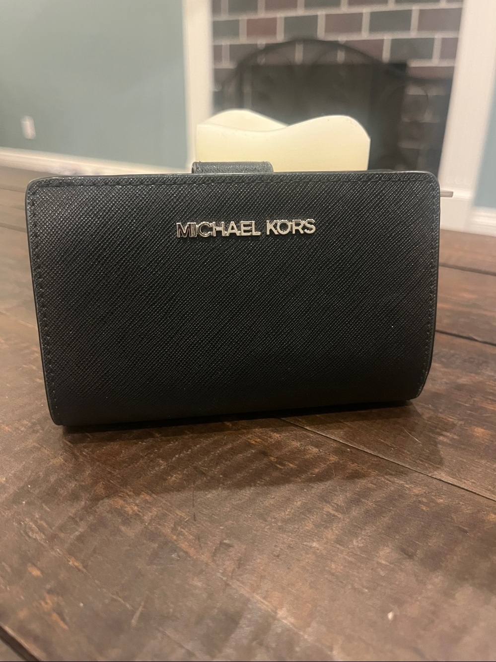 Michael Kors Saffiano Leather Medium Bifold Wallet - Picture 2 of 16